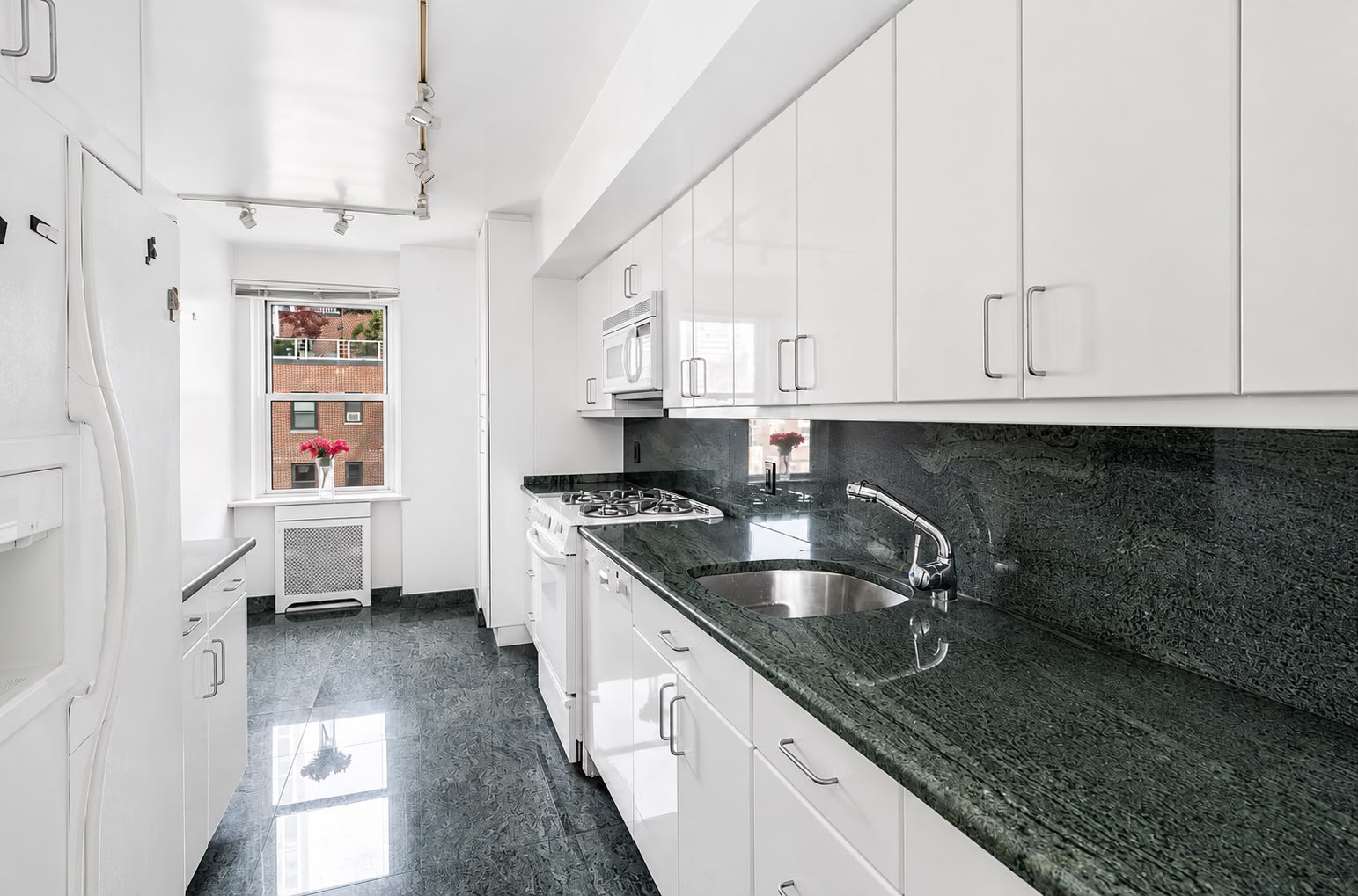 50 Sutton Place South, Unit 21L Manhattan, NY 10022 - Photo 3 of 12 Gallery Image 3