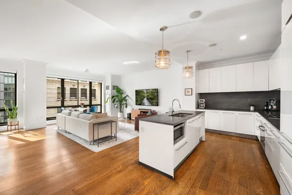 $1,425,000 | 4 West 21st Street, Unit 10B | Flatiron