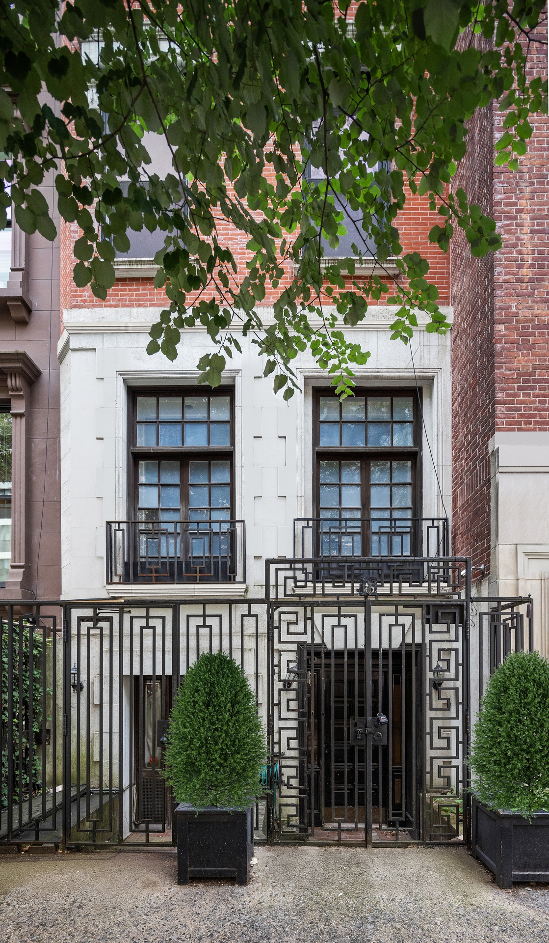 38 East 73rd Street Manhattan, NY 10021 - Photo 3 of 25 front view of a house