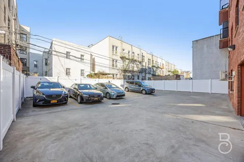 $795,000 | 25-74 34th Street, Unit 4C | Astoria