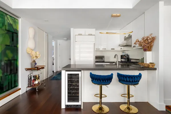 $2,150,000 | 261 West 28th Street, Unit 6A | Chelsea