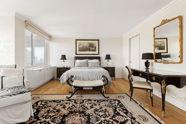 $2,988,000 | 322 West 57th Street, Unit 33U | Hell's Kitchen