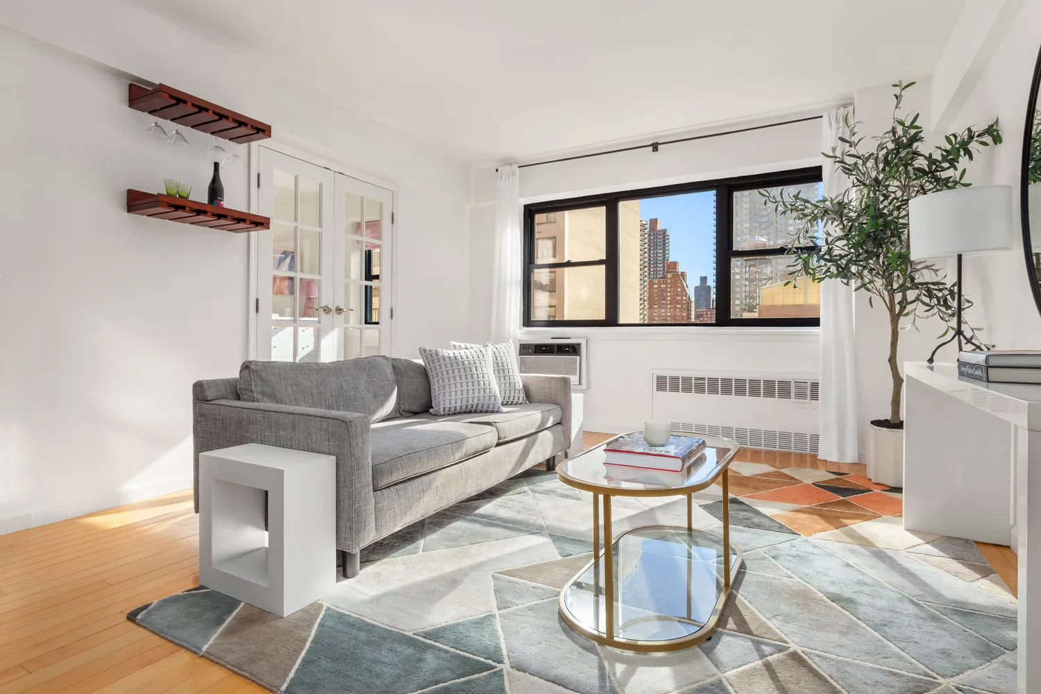 $895,000 | 181 East 73rd Street, Unit 9C | Lenox Hill