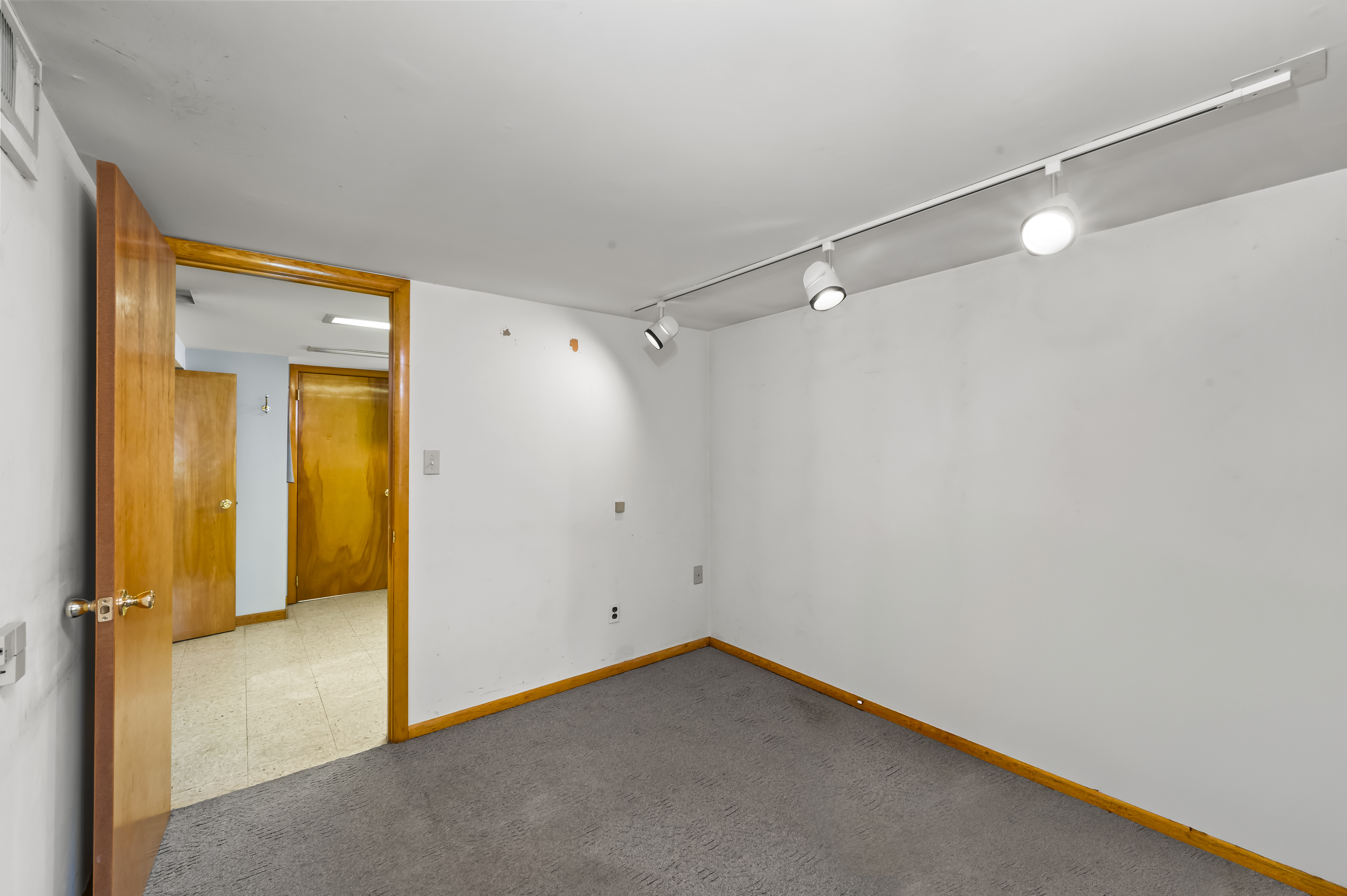 4665 Amboy Road Staten Island, NY 10312 - Photo 27 of 33 Gallery Image 27