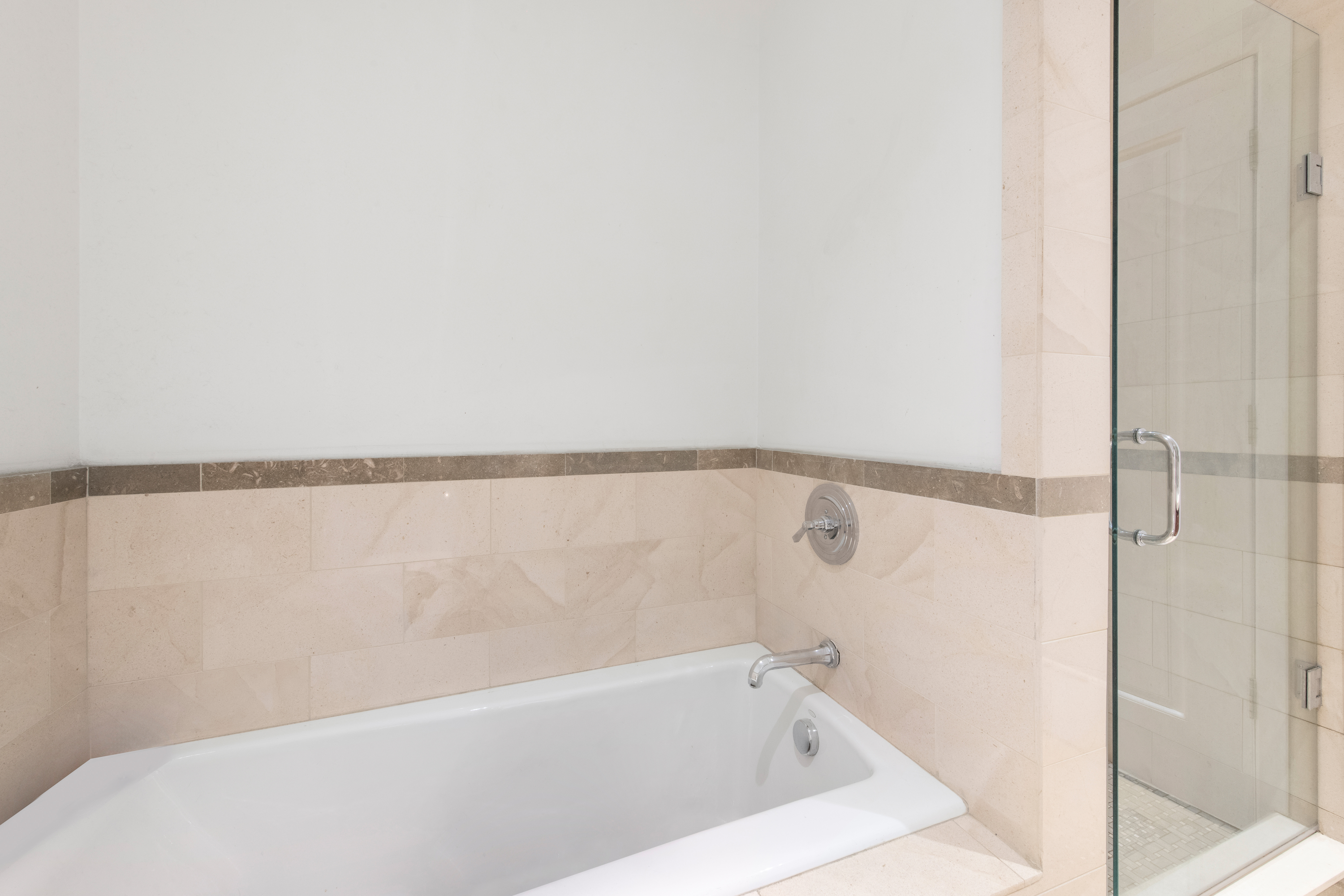 1 Hanson Place, Unit 15M Brooklyn, NY 11243 - Photo 12 of 24 a bathroom with a bathtub