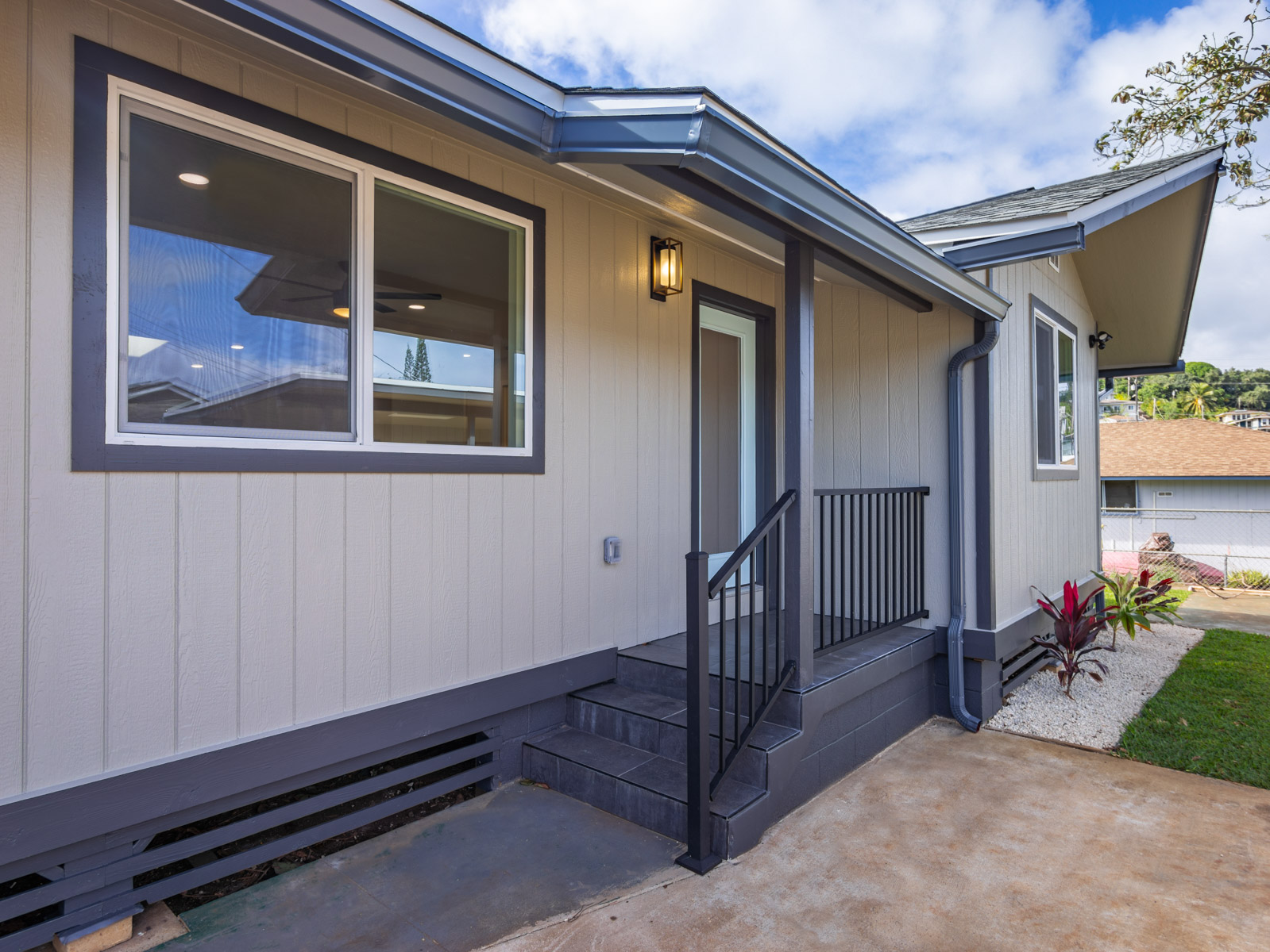 45-561 Paleka Road, Unit C Kaneohe, HI 96744 - Photo 25 of 27 a backyard of a house with seating space