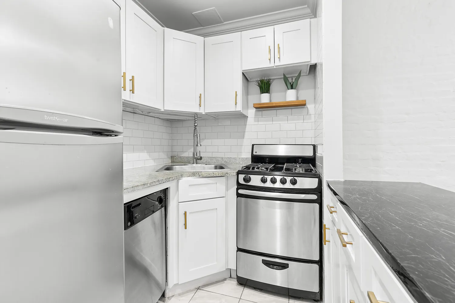 $3,250 | 643 9th Avenue, Unit 4D | Hell's Kitchen