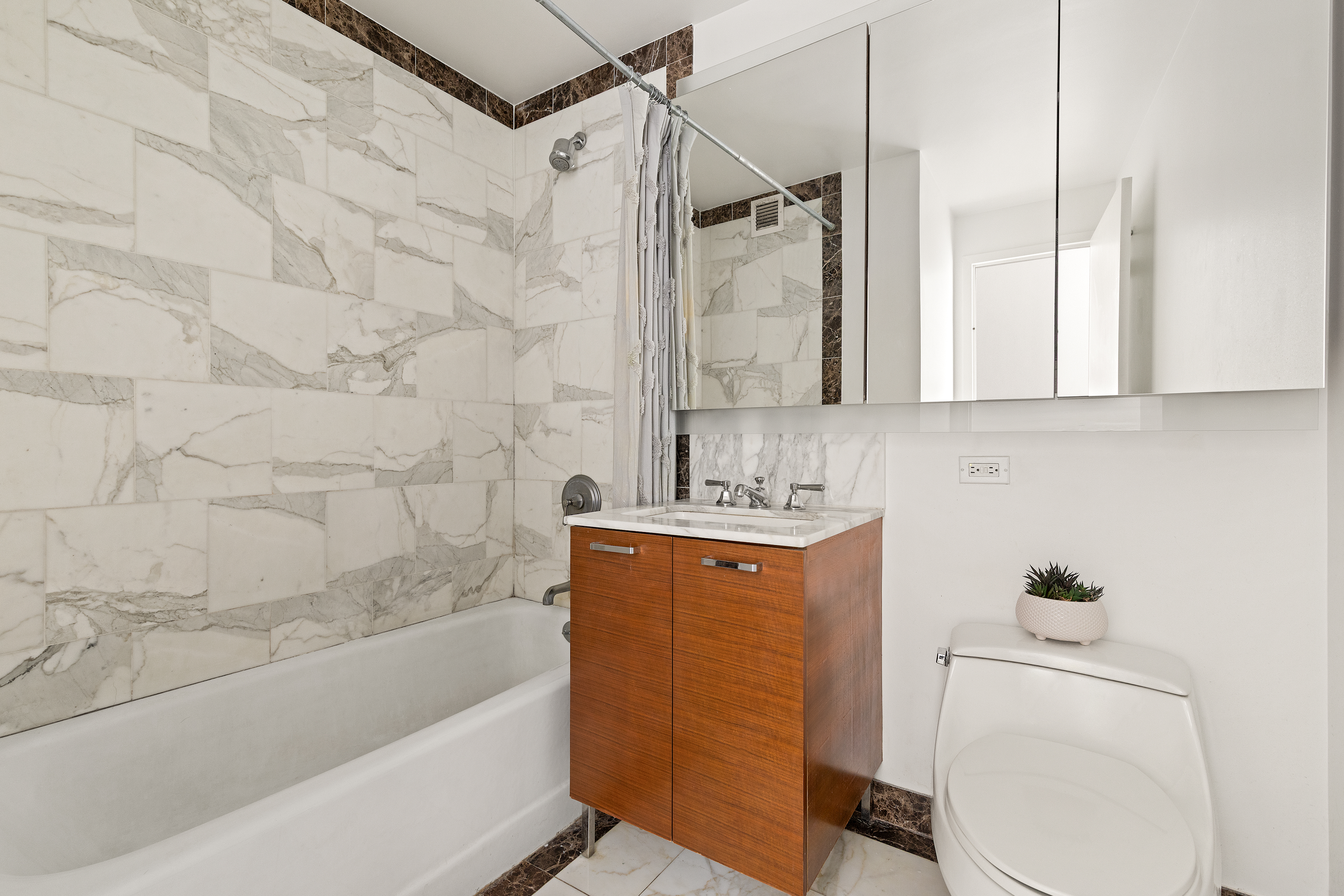 415 Main Street, Unit 9D Manhattan, NY 10044 - Photo 6 of 14 Gallery Image 6