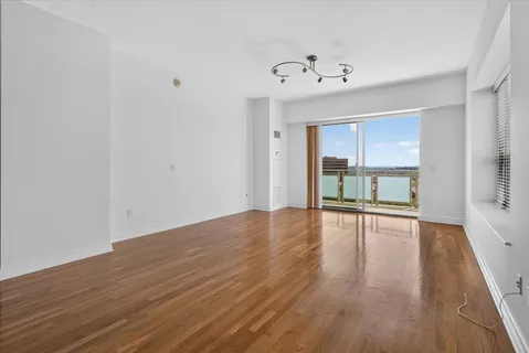 $1,100,000 | 4950 Central Street, Unit 805, Kansas City, MO 64112