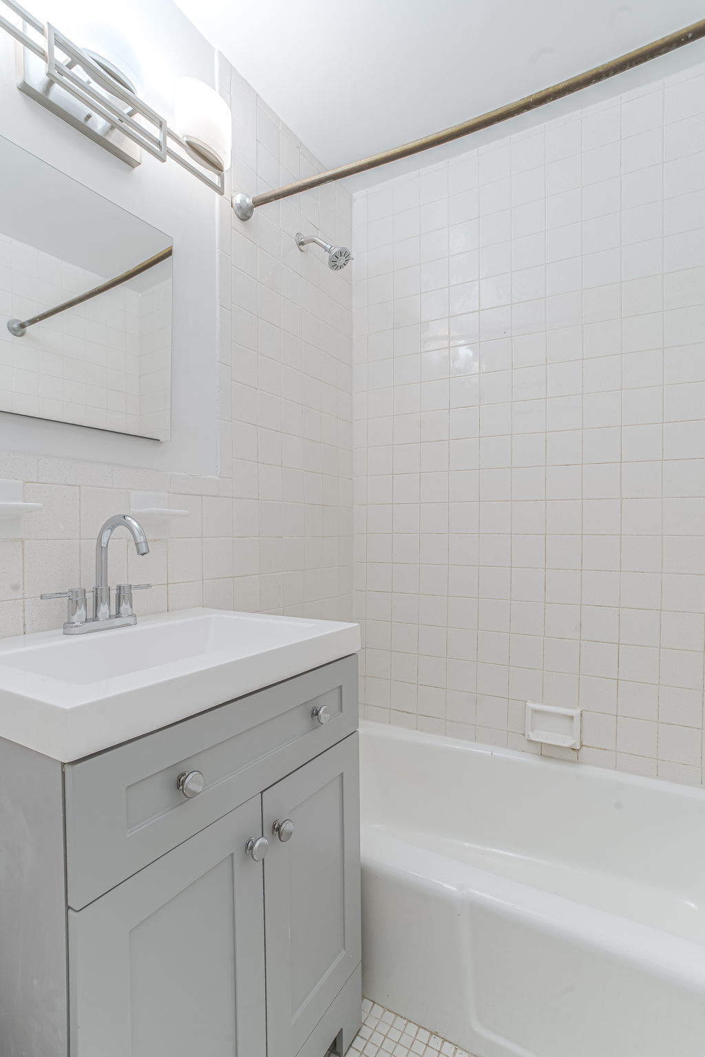 305 East 24th Street, Unit 8L Manhattan, NY 10010 - Photo 8 of 9