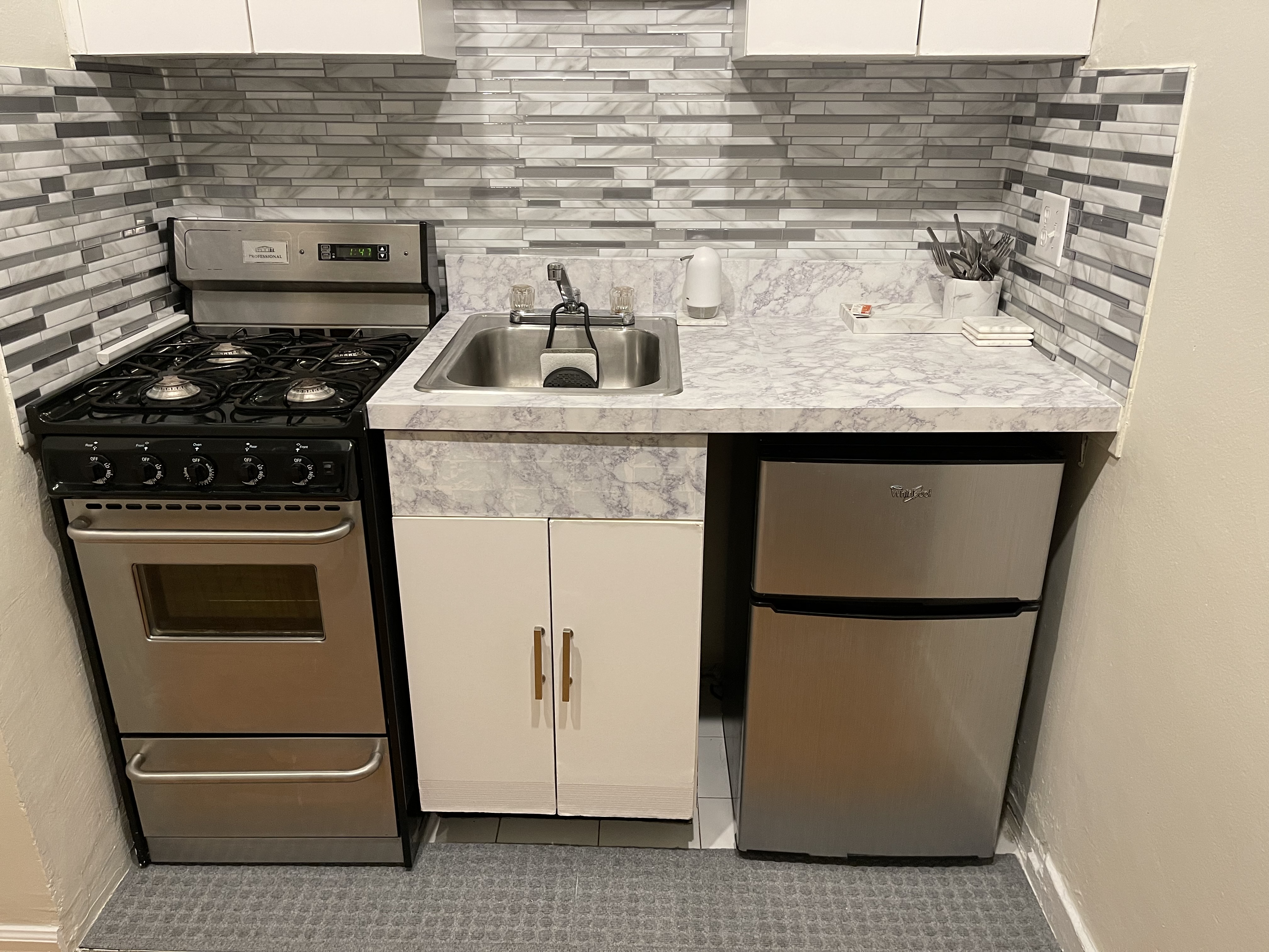 312 West 23rd Street, Unit 1R Manhattan, NY 10011 - Photo 2 of 3