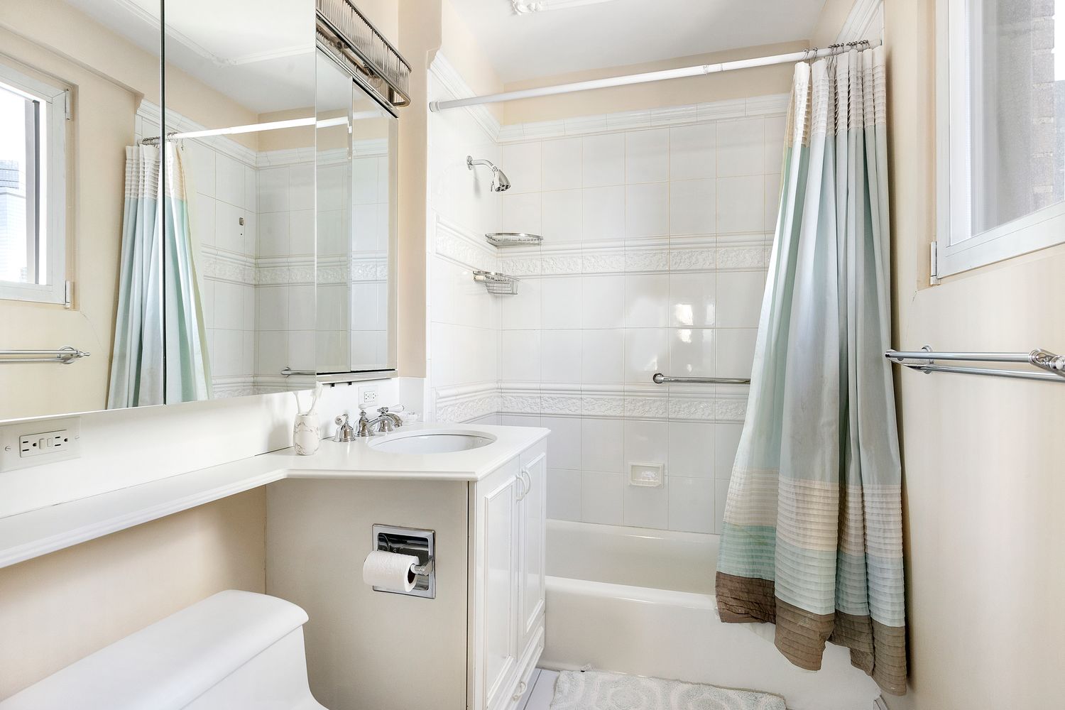 $1,526,000 | 58 West 58th Street, Unit 32A | Midtown Central