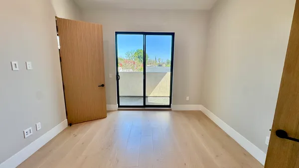$7,995 | Yarmouth Avenue, Encino, CA 91316