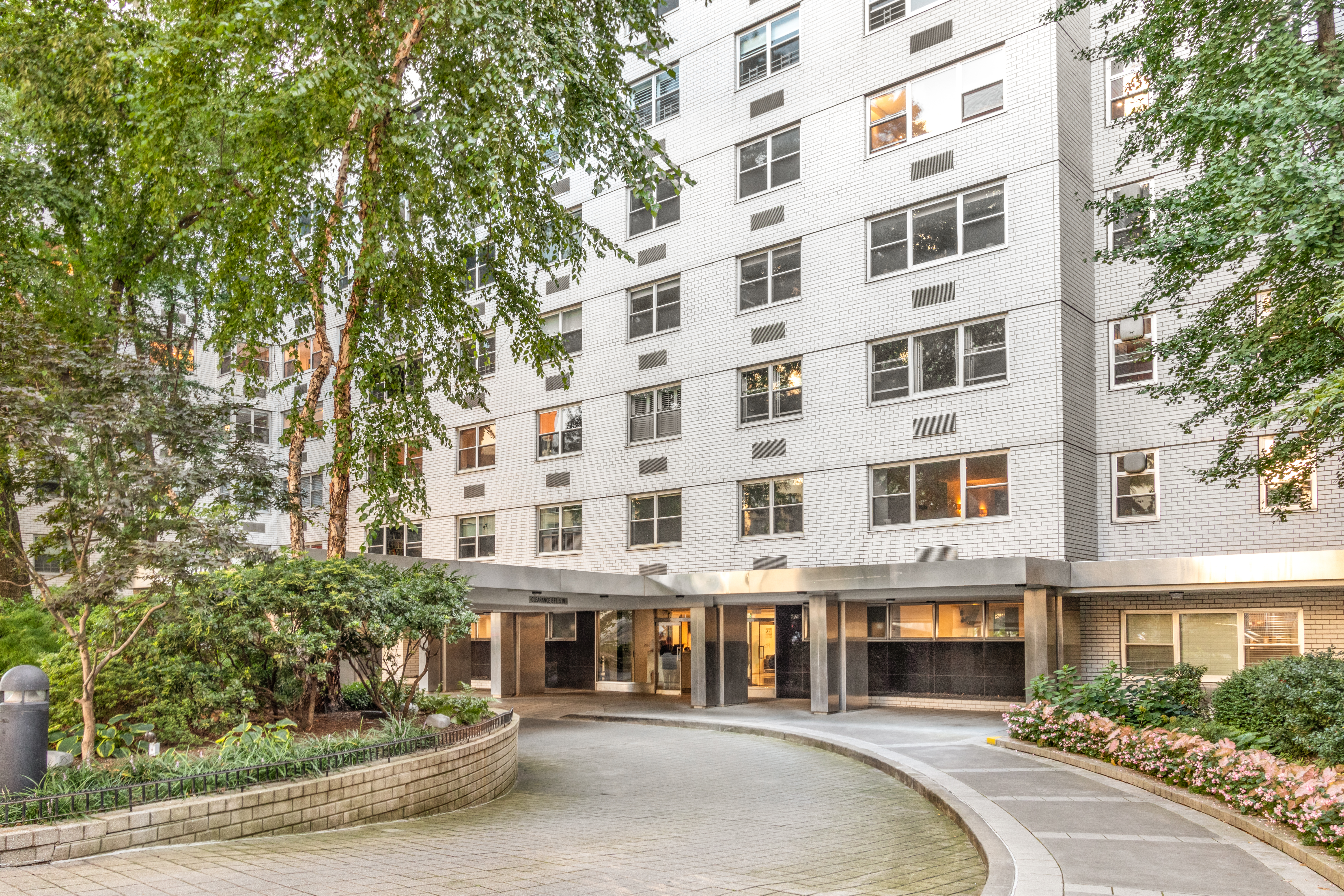 70 East 10th Street, Unit 14M Manhattan, NY 10003 - Photo 21 of 22 front view of a building