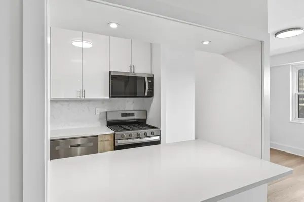 $1,075,000 | 400 East 54th Street, Unit 24E | Sutton Place