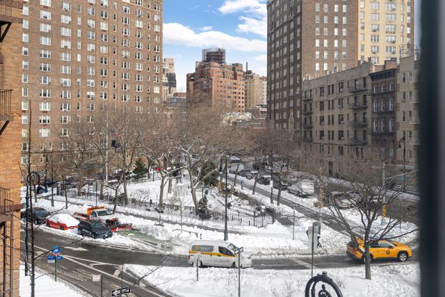 $950,000 | 99 Bank Street, Unit 3G | West Village