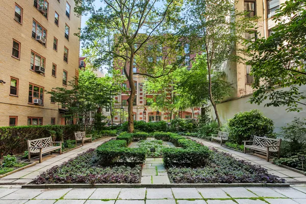 $800,000 | 235 East 22nd Street, Unit 12T | Gramercy