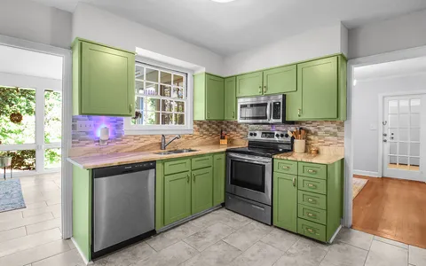 $550,000 | 712 Columbus Drive, Savannah, GA 31405