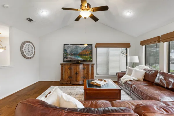$449,000 | 3930 Knollcrest Drive, Montgomery, TX 77356
