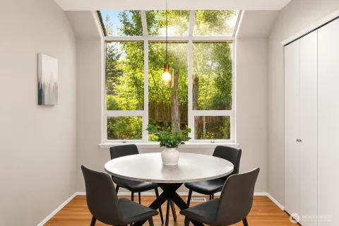 $1,275,000 | 3541 252nd Place Southeast, Sammamish, WA 98029