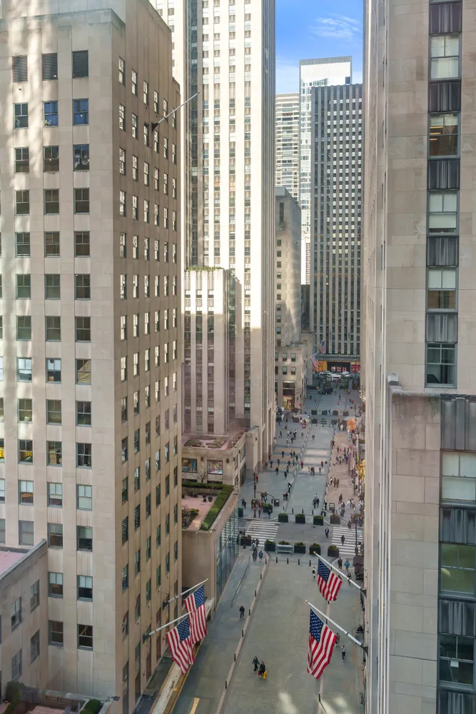 $1,125,000 | 18 West 48th Street, Unit 10E | Midtown Central