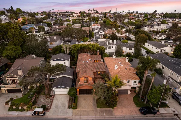 $4,600,000 | 2516 Walnut Avenue, Manhattan Beach, CA 90266