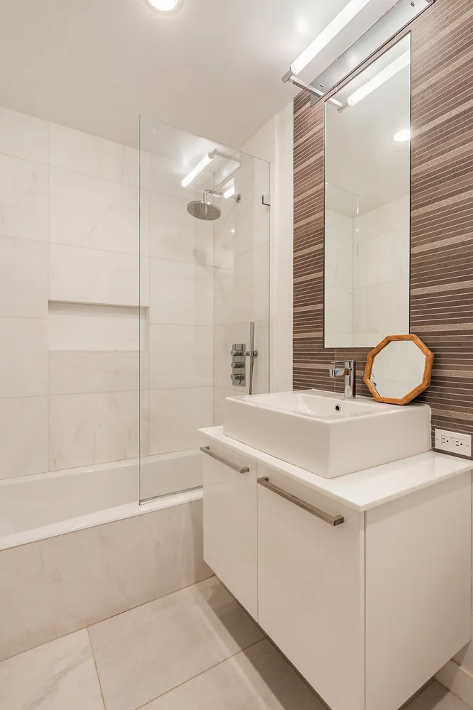 $2,350,000 | 133 West 22nd Street, Unit 8G | Chelsea