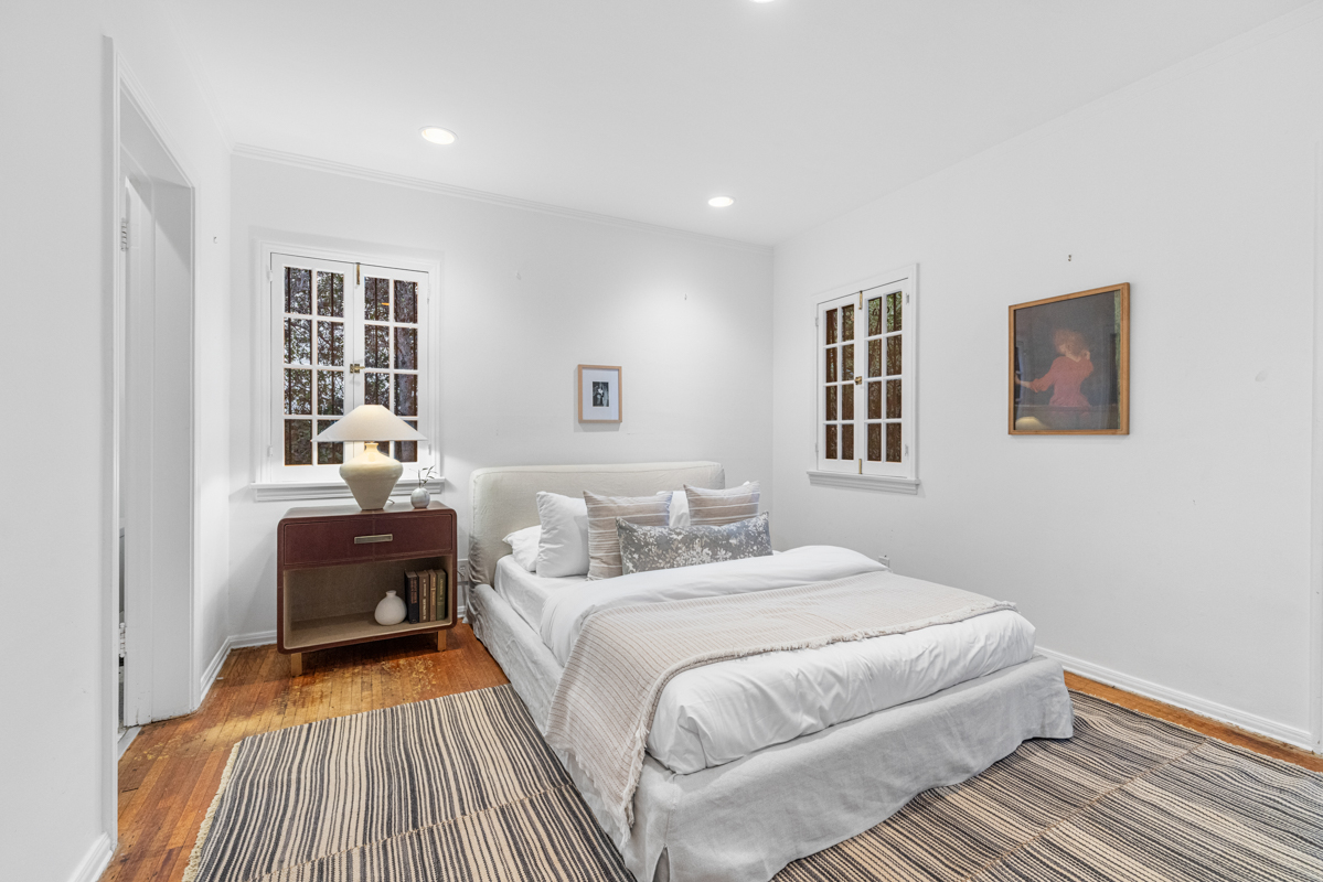 926 Burnside Avenue Los Angeles, CA 90036 - Photo 42 of 71 a bedroom with a bed and a couch