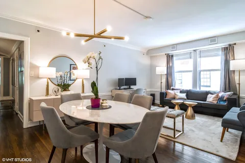 $475,000 | 415 West Aldine Avenue, Unit 2B, Chicago, IL 60657