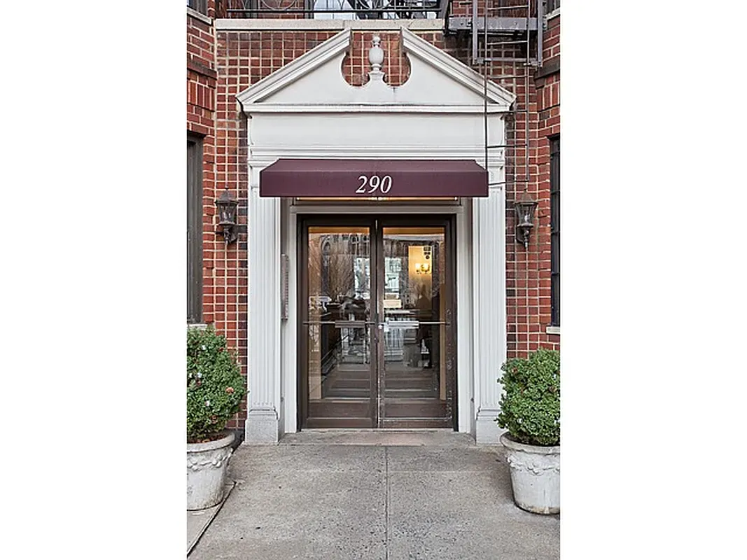 $2,395,000 | 290 6th Avenue, Unit 2KL | Greenwich Village