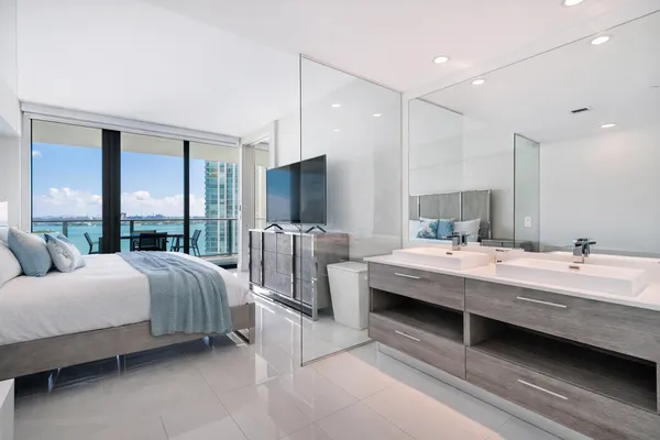 $889,000 | 650 Northeast 32nd Street, Unit 2005, Miami, FL 33137