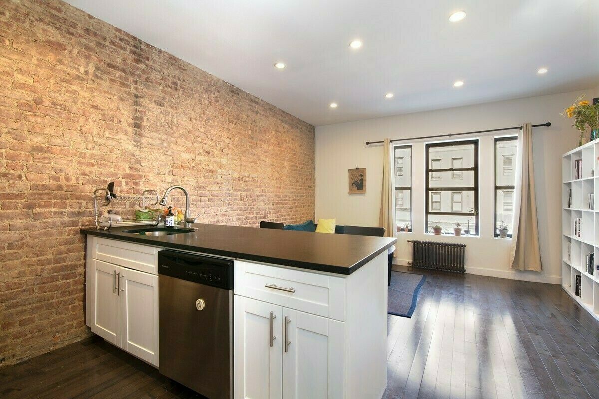 447 Rogers Avenue, Unit 2R Brooklyn, NY 11225 - Photo 2 of 8