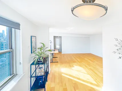 $598,000 | 333 East 79th Street, Unit 21M | Upper East Side