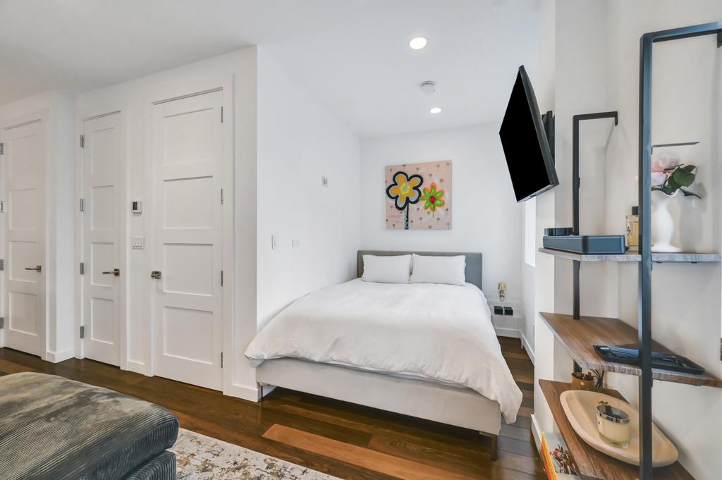 148 East 19th Street, Unit 2D Manhattan, NY 10003 - Photo 4 of 15