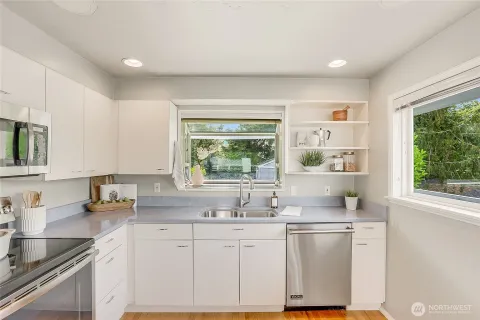 $1,050,000 | 10417 76th Avenue South, Seattle, WA 98178