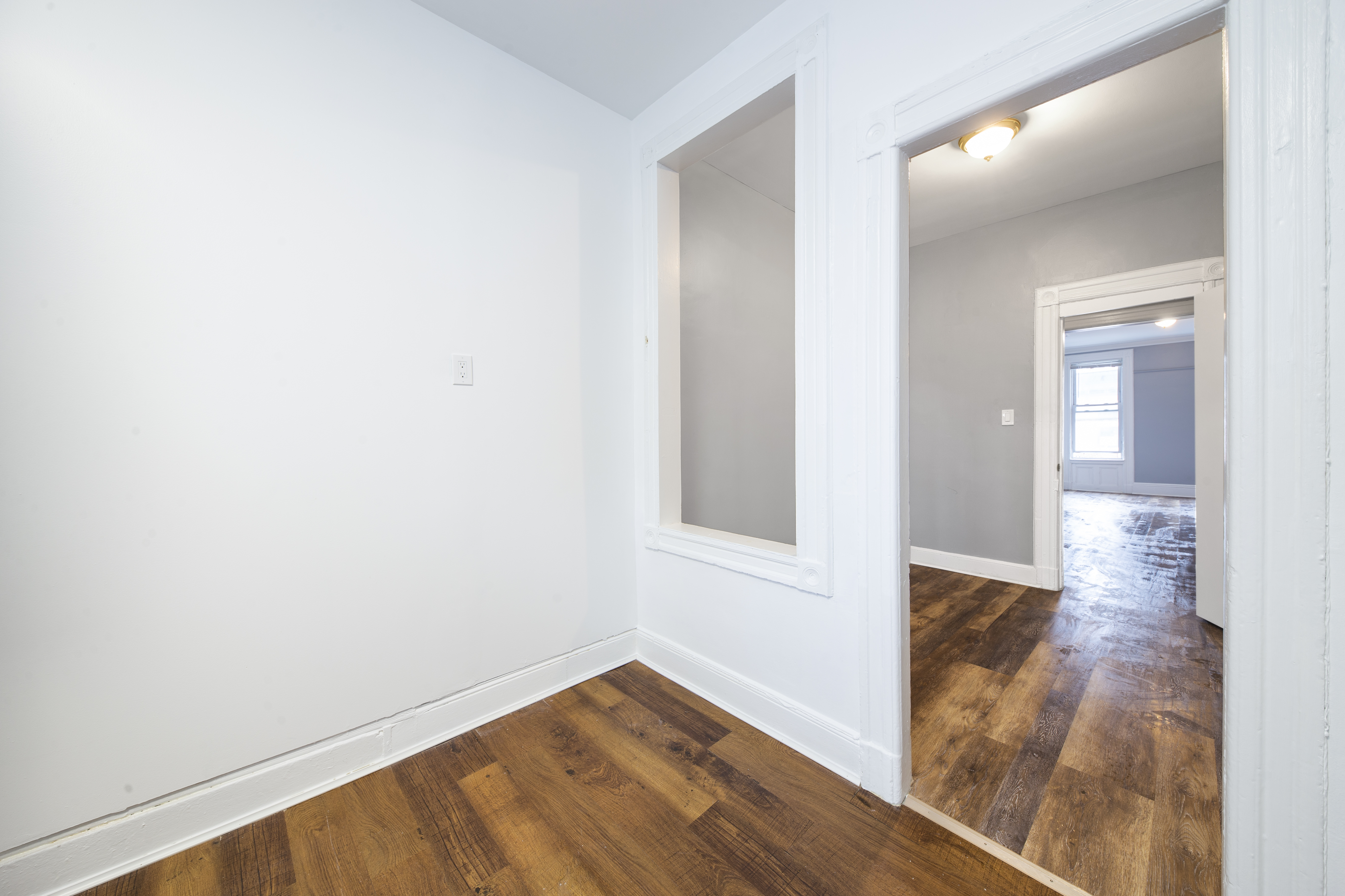 11-23 47th Road, Unit 3R Queens, NY 11101 - Photo 4 of 7