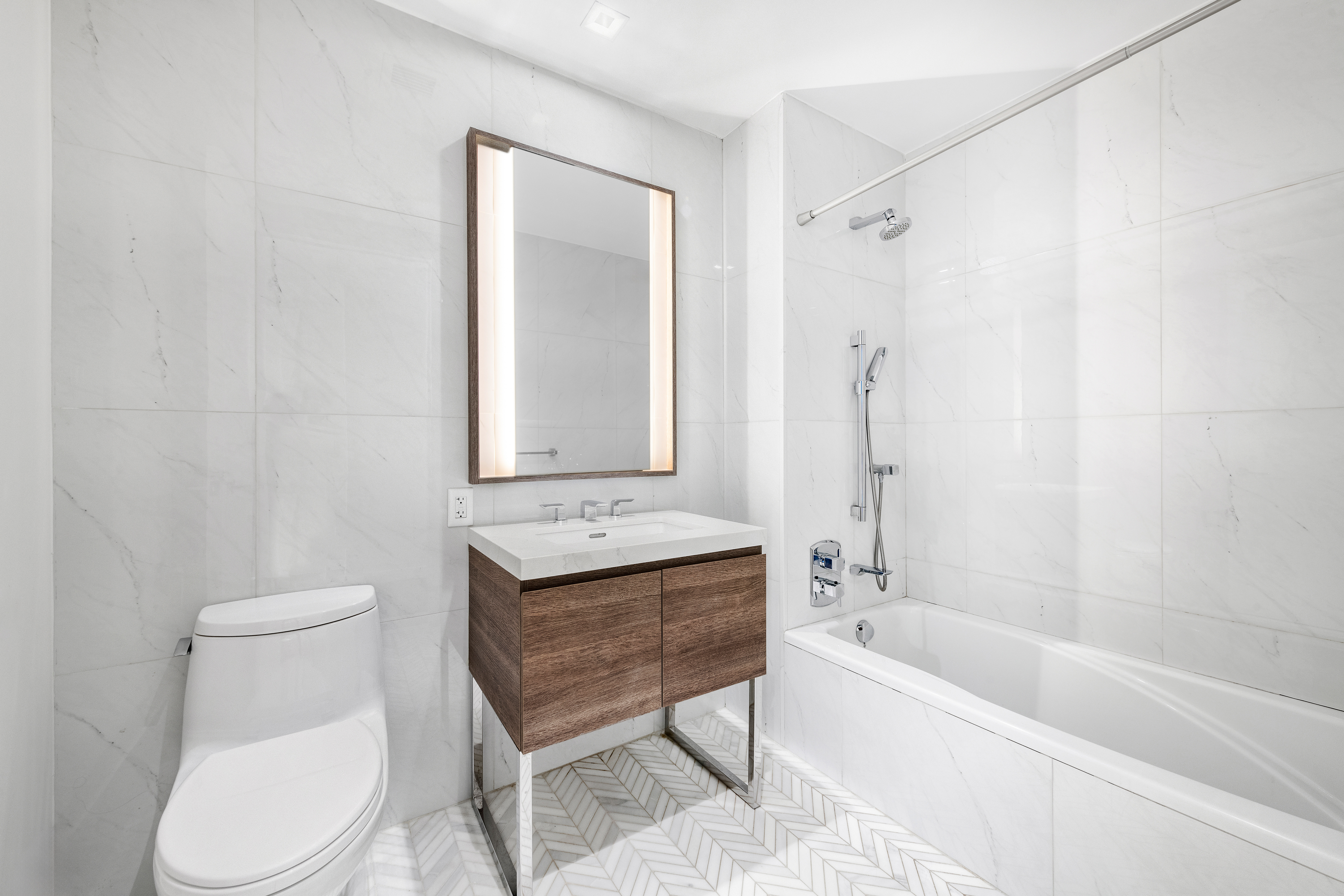 505-513 West 43rd Street, Unit 10B Manhattan, NY 10036 - Photo 13 of 22 a bathroom with a toilet sink and bathtub