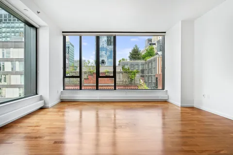 $2,850,000 | 505 Greenwich Street, Unit 10E | Hudson Square