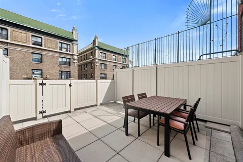 $1,850,000 | 2250 Broadway, Unit 6K | Upper West Side