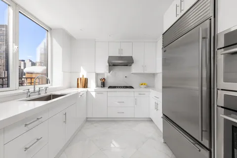 $3,205,000 | 351 East 51st Street, Unit PH5B | Midtown East