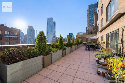 $1,795,000 | 333 East 79th Street, Unit 18N | Upper East Side