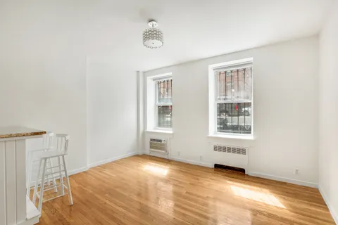 $2,400 | 141 West 94th Street, Unit 1F | Upper West Side