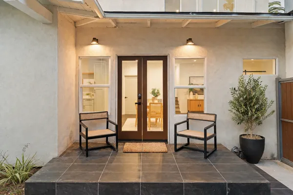 $1,179,000 | 2209 West Boulevard, Los Angeles, CA 90016