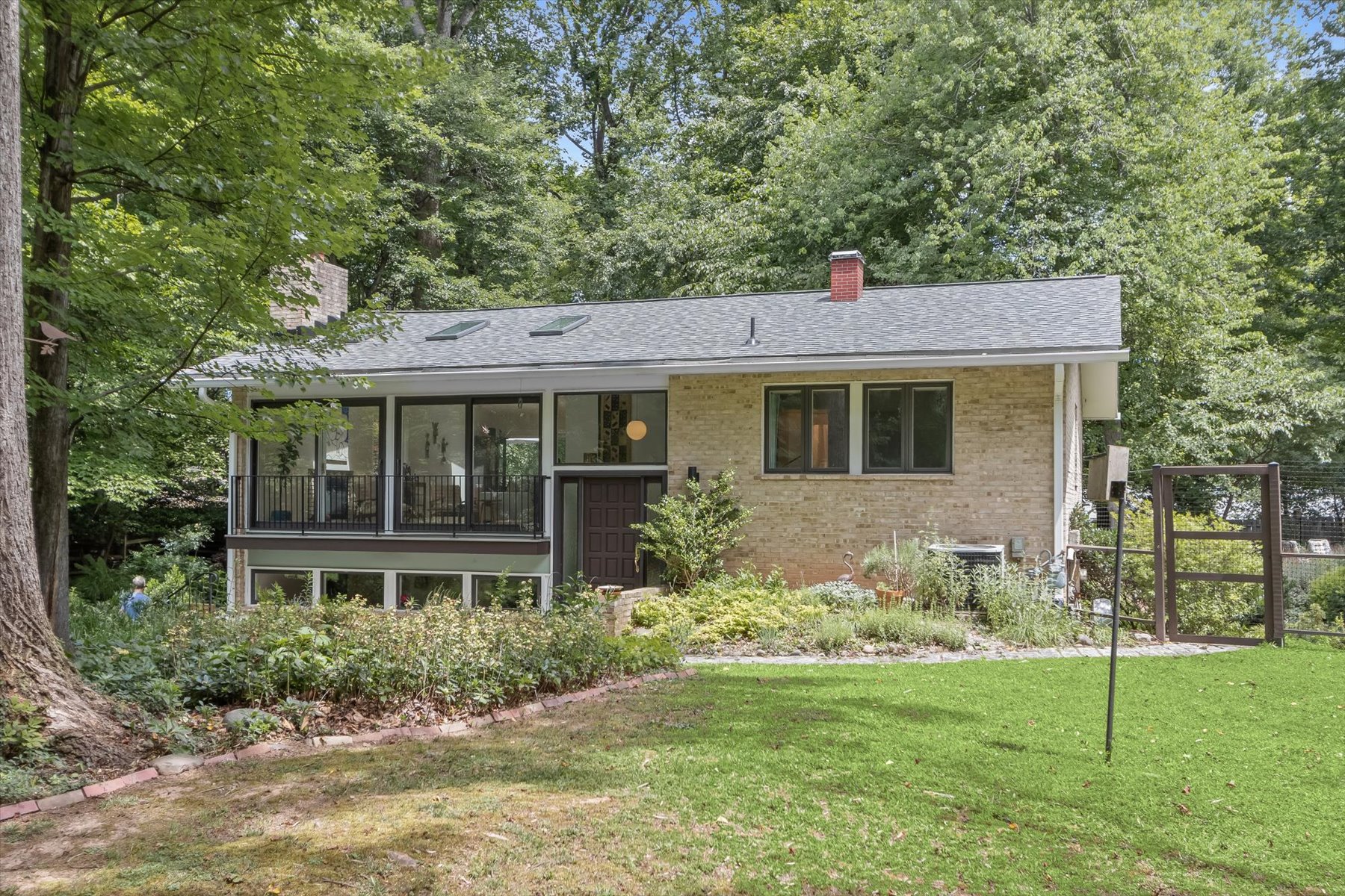 8009 Glenmore Spring Road Bethesda, MD 20817 - Photo 5 of 74