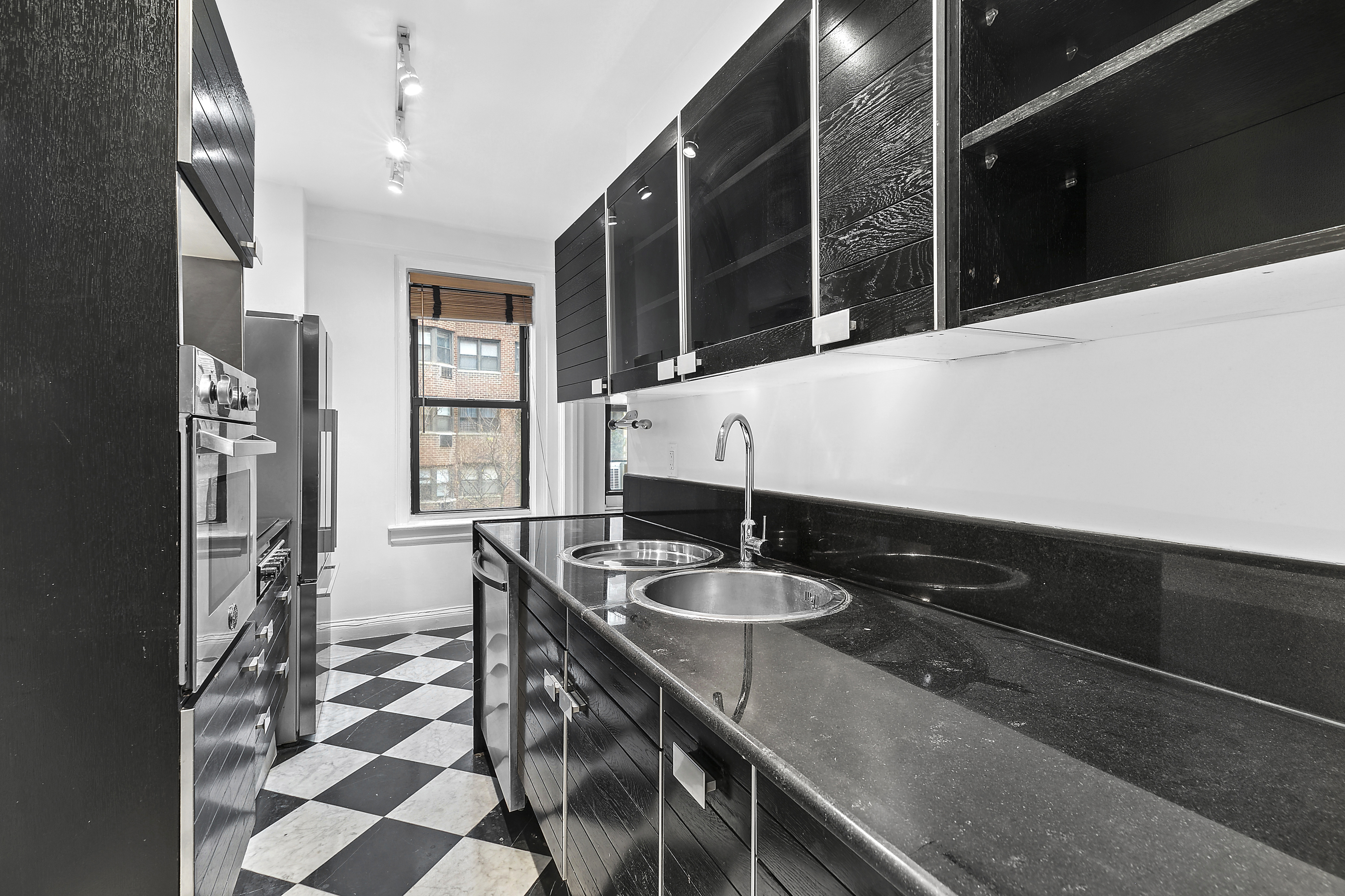 321 East 54th Street, Unit 4A Manhattan, NY 10022 - Photo 5 of 9