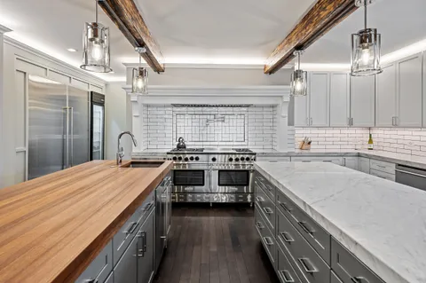 $1,565,000 | 2712 West Sunnyside Avenue, Chicago, IL 60618