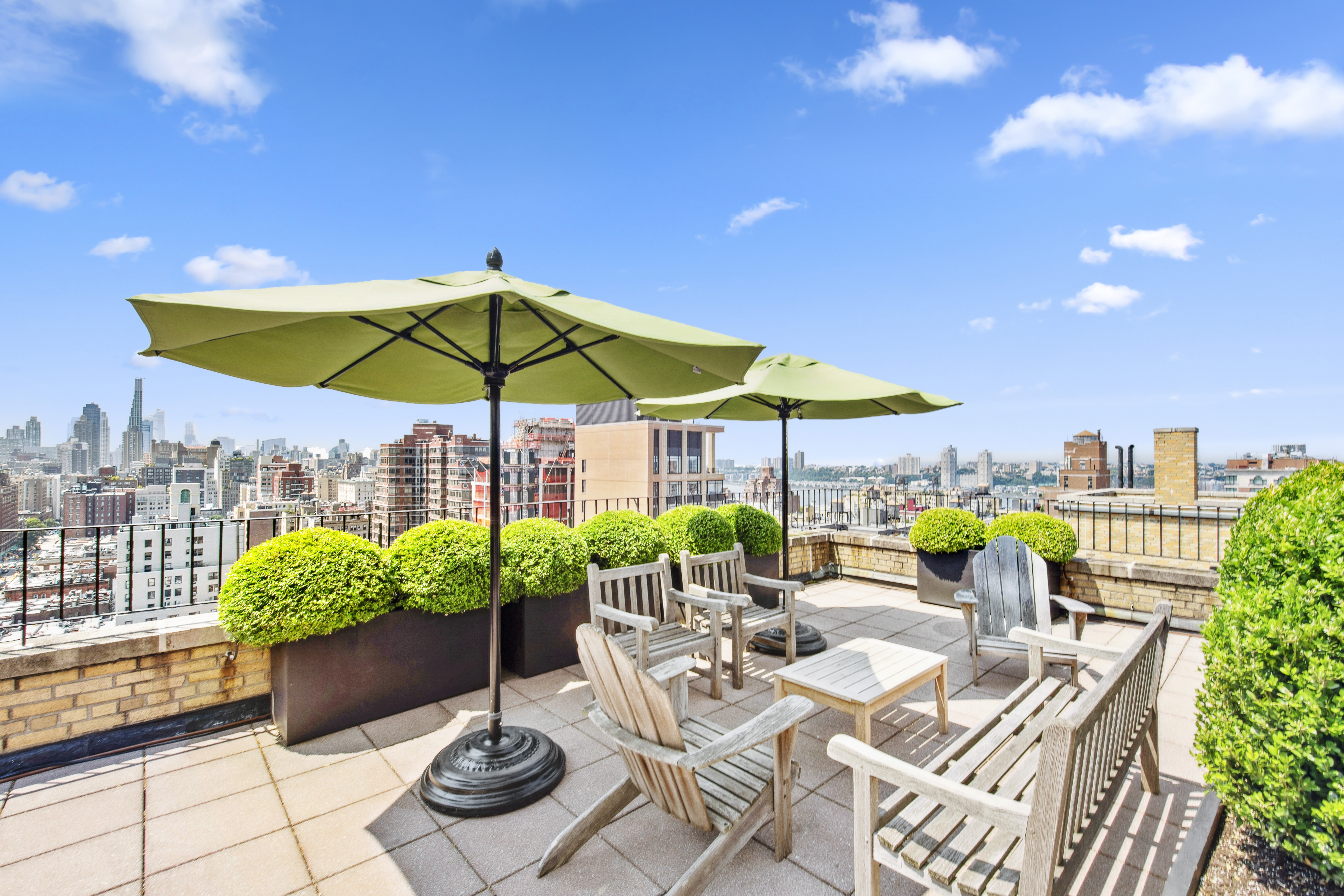 200 West 86th Street, Unit 7C Manhattan, NY 10024 - Photo 13 of 14 a view of an chairs and table in the patio