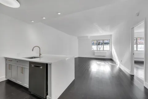 $925,000 | 516 West 47th Street, Unit S1B | Hell's Kitchen