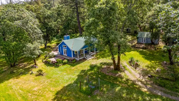 a view of a house with a backyard