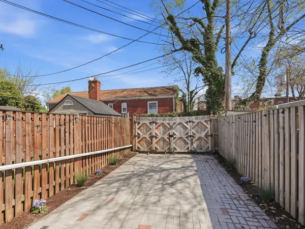 $795,000 | 625 North Alfred Street, Alexandria, VA 22314